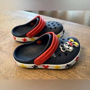 GUC Toddler Mickey Light up Crocs Size 7C.